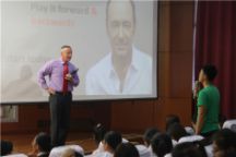 beat365唯一官网商学院邀请外籍博导举办题为 “What is innovation”的讲座