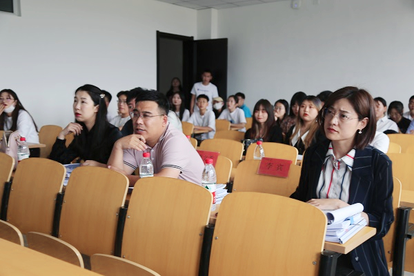 评委专家点评.JPG
