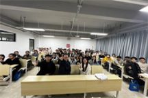 语言与传媒学院组织2025届毕业班召开就业指导班会暨结课安全教育班会