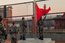 语言与传媒学院参加新学期首次升旗仪式