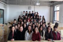 语言与传媒学院顺利完成2025届毕业生毕业论文预答辩工作