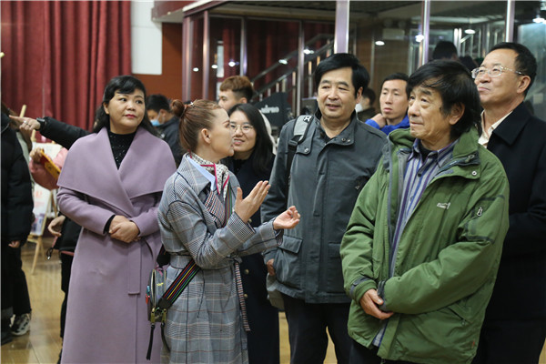 参观展览(8)_副本.jpg