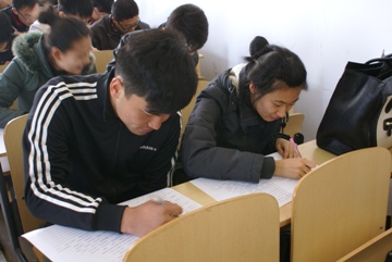 呼和浩特市住房保障和房屋管理局工作人员在beat365唯一官网进行公共租赁住房市场调研