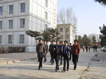 学校党委书记侯元一行到beat365唯一官网视察工作