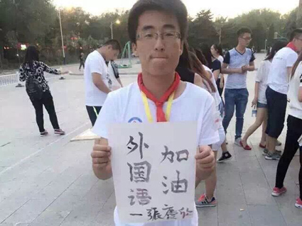 beat365官网外国语教学部举办“忆昔之童年，品今之青春”主题活动