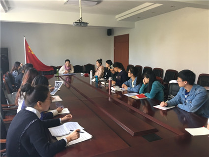 “传承红色经典 珍惜幸福生活”